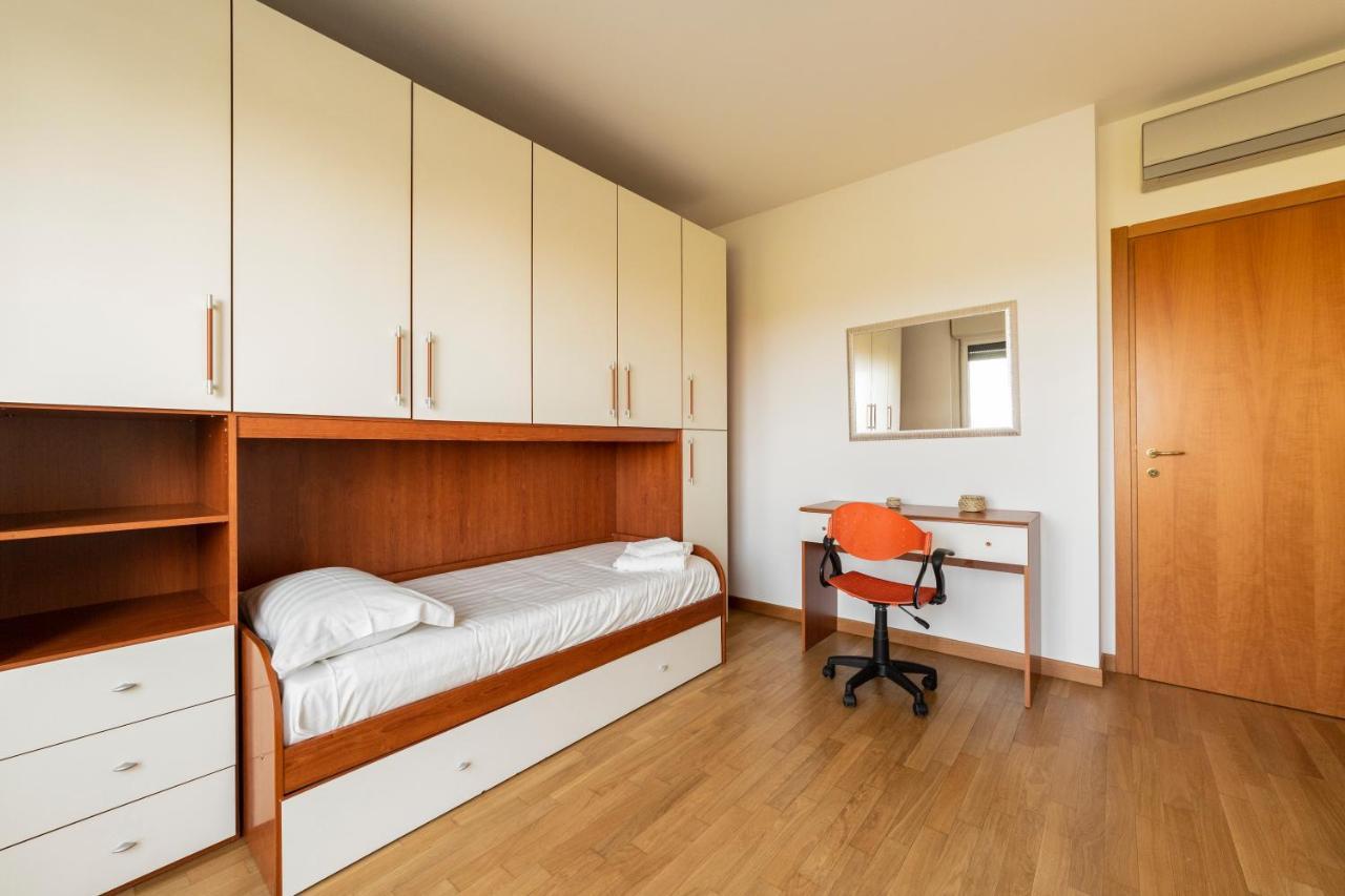 Milano Rogoredo Apt With Terrace! Διαμέρισμα Εξωτερικό φωτογραφία