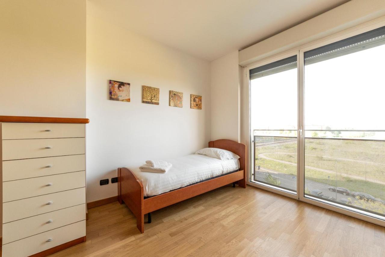 Milano Rogoredo Apt With Terrace! Διαμέρισμα Εξωτερικό φωτογραφία